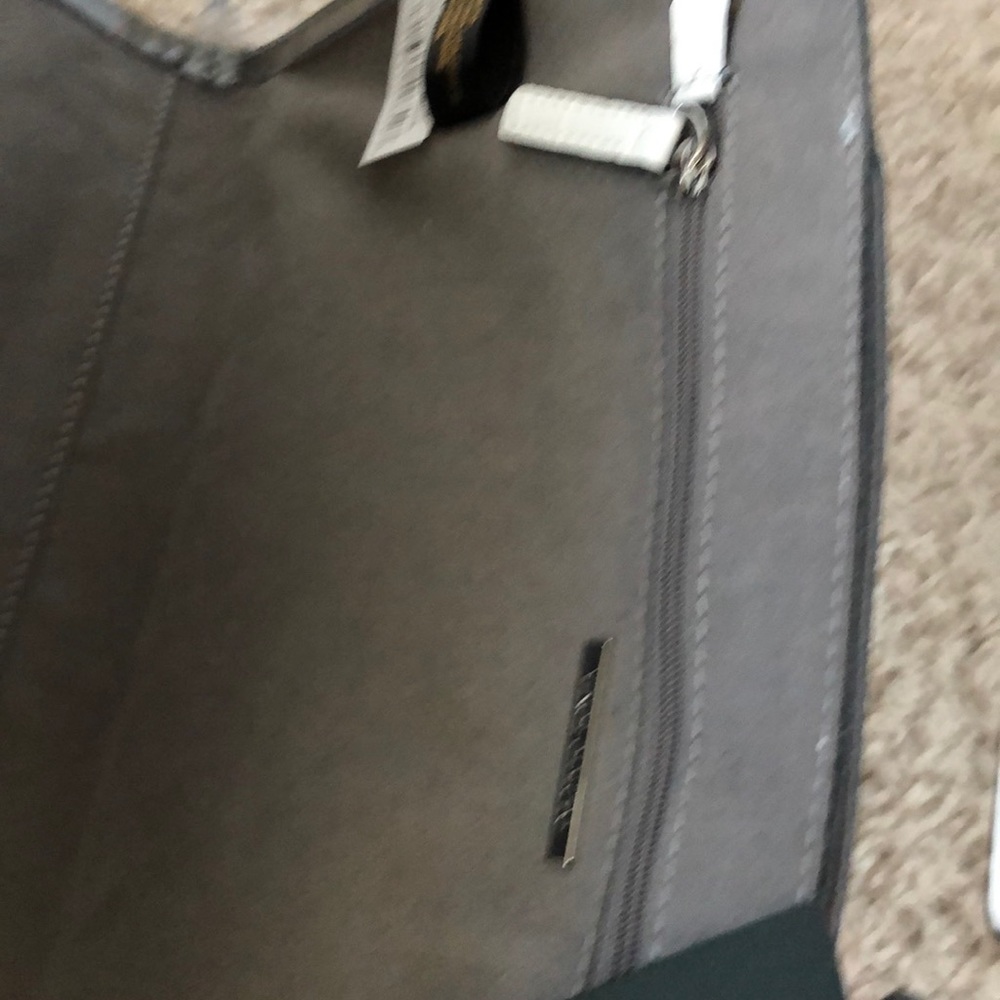 Vince Camuto handbag - Picture 3 of 4